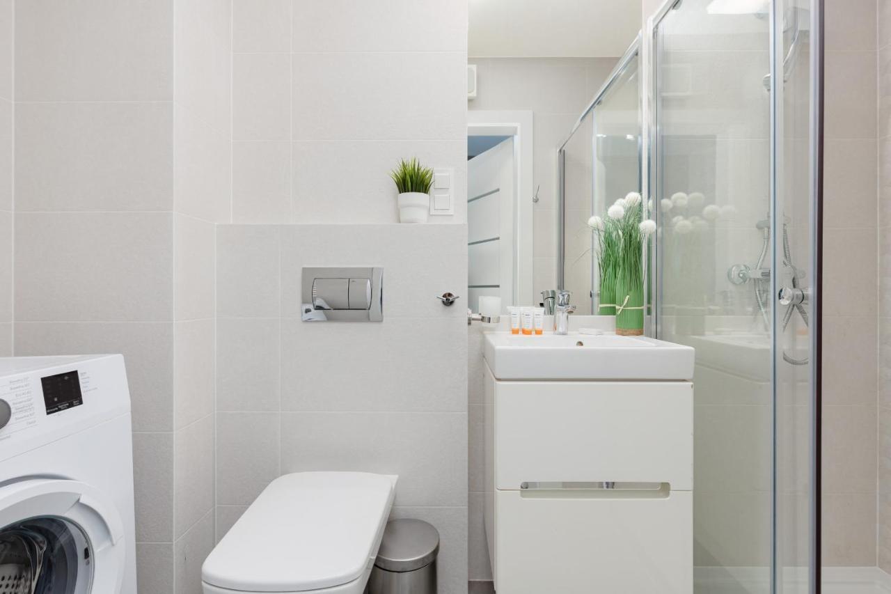 Studio With Balcony Warsaw Kokoryczki By Noclegi Renters Exterior photo