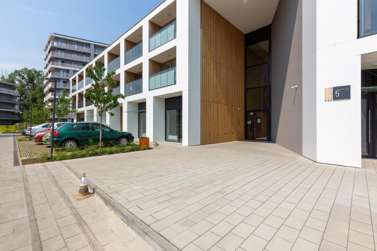 Studio With Balcony Warsaw Kokoryczki By Noclegi Renters Exterior photo